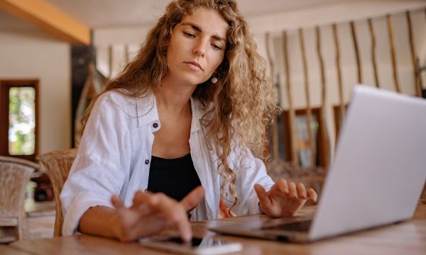 Chorus Pro : Le Guide Complet pour les Débutants (Créer un Compte & Déposer une Facture)