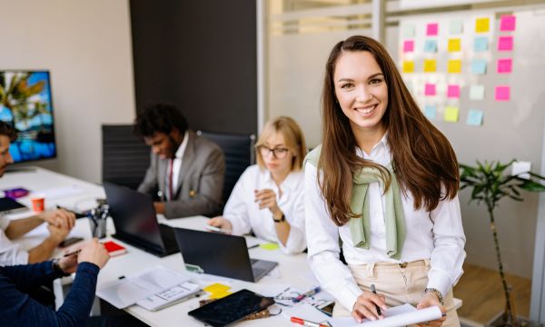 Créer son entreprise quand on est salarié : le guide complet pour démarrer sans risque